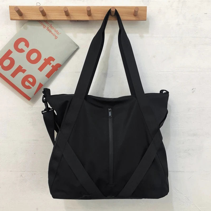 sac fourre-tout en nylon noir de haute qualité posé