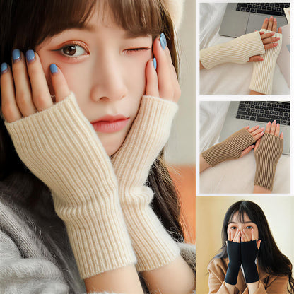 Gants demi-doigt en laine tricotée couleur blanche pour femme
