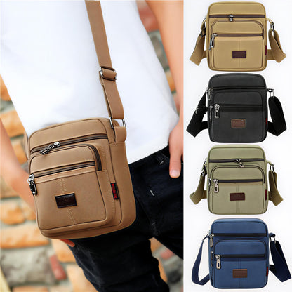 sac bandoulière homme en toile couleur café porté en style urbain