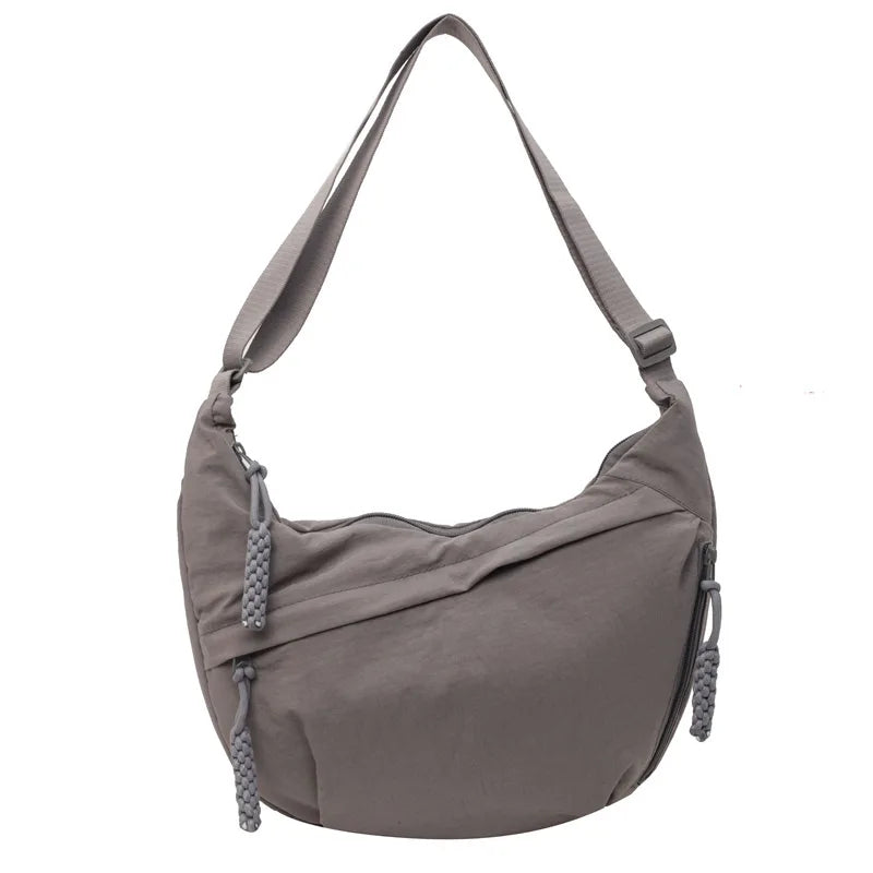 sac hobo en nylon beige pour femme style minimaliste