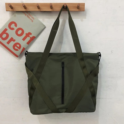 intérieur du sac en nylon montrant grande capacité de rangement