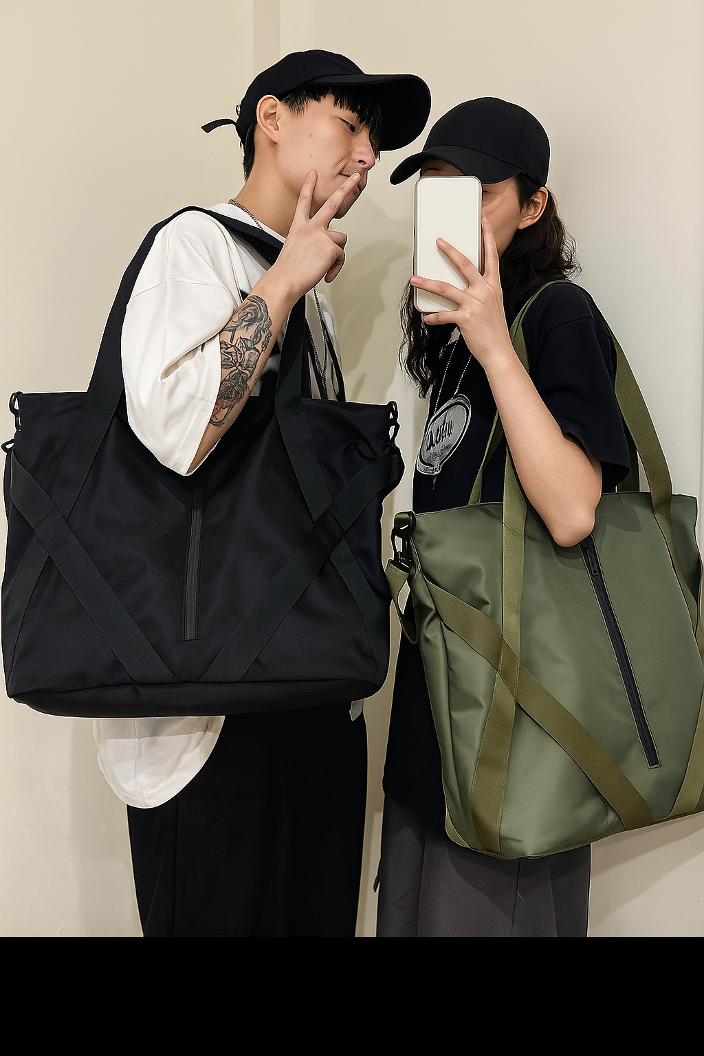 sac fourre-tout noir en nylon porté sur l’épaule grande capacité